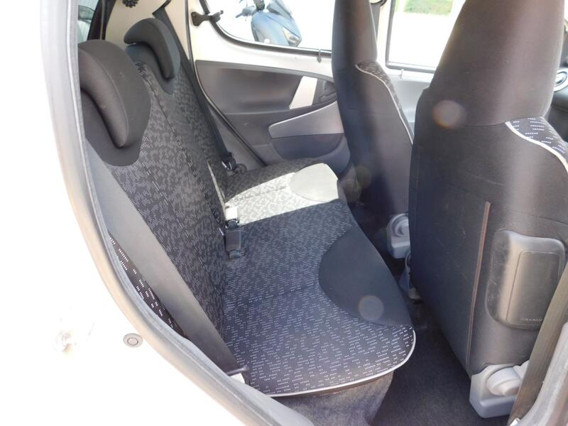 PEUGEOT 107