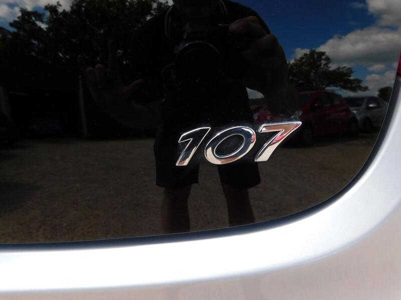 PEUGEOT 107