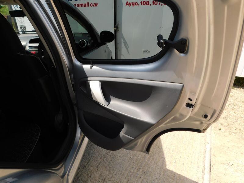 PEUGEOT 107