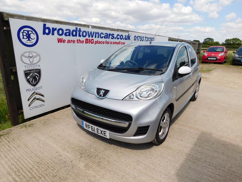 View PEUGEOT 107 1.0 12V Sportium