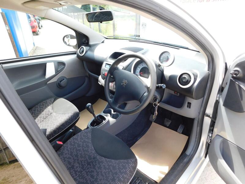 PEUGEOT 107