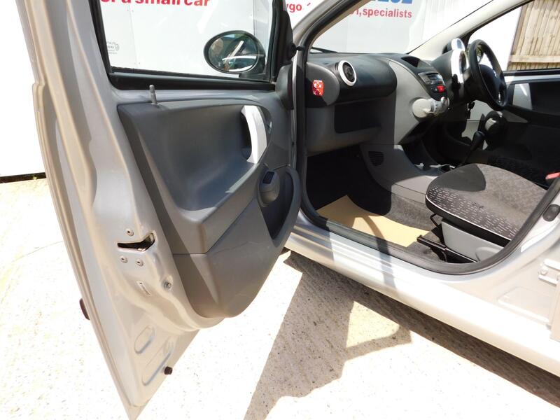 PEUGEOT 107