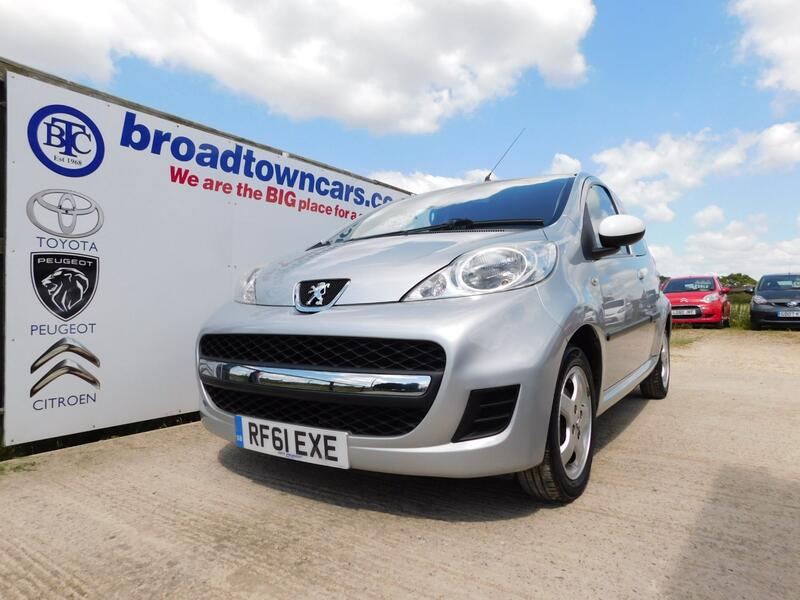 View PEUGEOT 107 1.0 12V Sportium