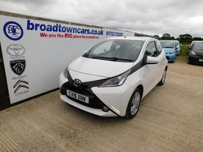 View TOYOTA AYGO 1.0 VVT-i x-pression