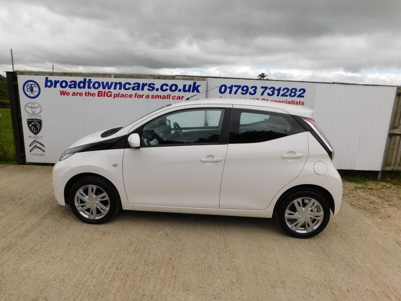 View TOYOTA AYGO 1.0 VVT-i x-pression