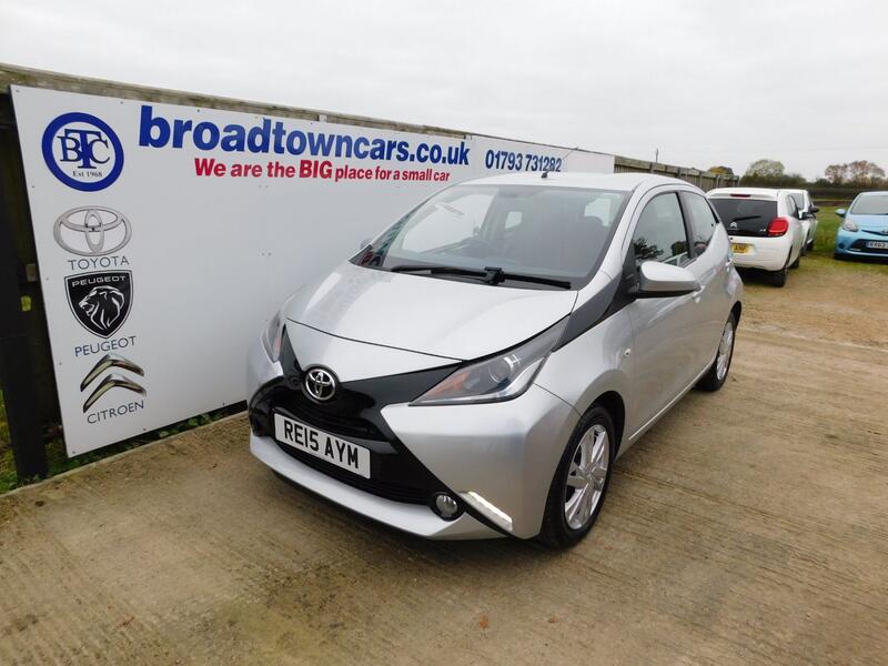 View TOYOTA AYGO 1.0 VVT-i x-pression Automatic