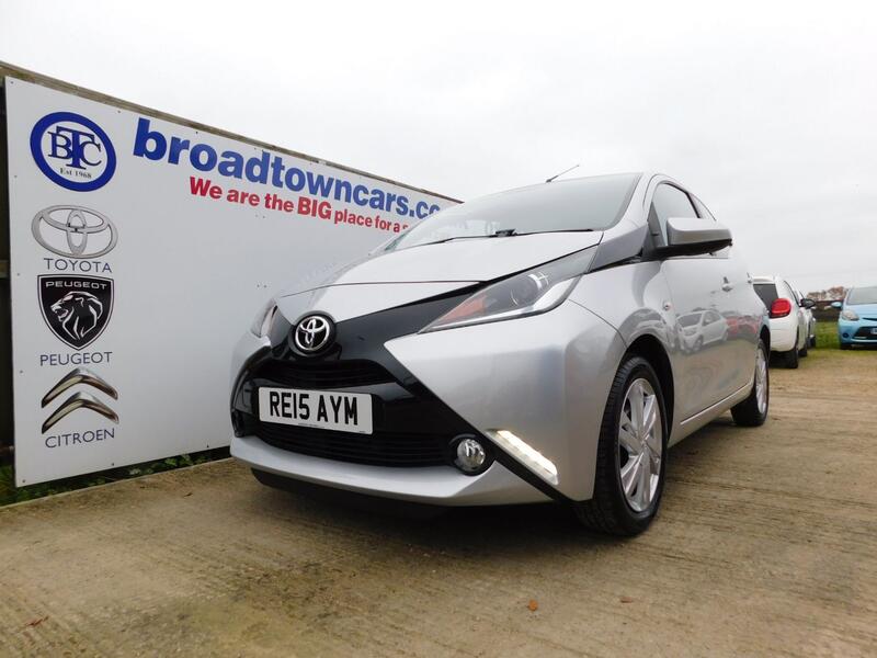 View TOYOTA AYGO 1.0 VVT-i x-pression Automatic