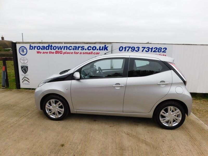 View TOYOTA AYGO 1.0 VVT-i x-pression Automatic