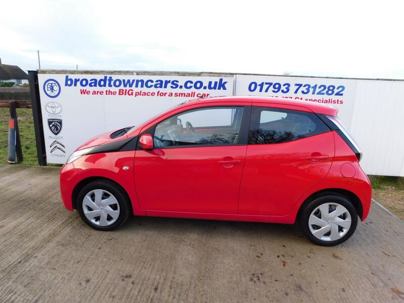 View TOYOTA AYGO 1.0 VVT-i x-play
