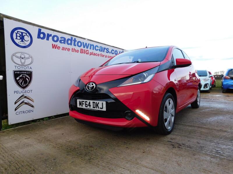 View TOYOTA AYGO 1.0 VVT-i x-play