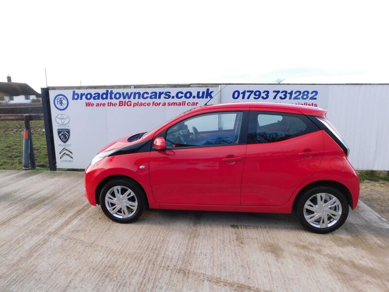 View TOYOTA AYGO 1.0 VVT-i x-pression