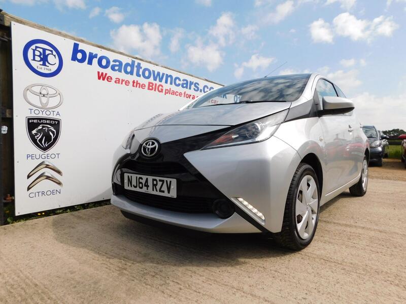 View TOYOTA AYGO 1.0 VVT-i x-play