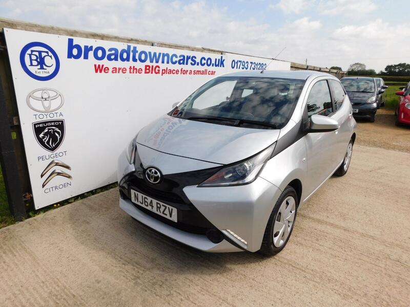 View TOYOTA AYGO 1.0 VVT-i x-play