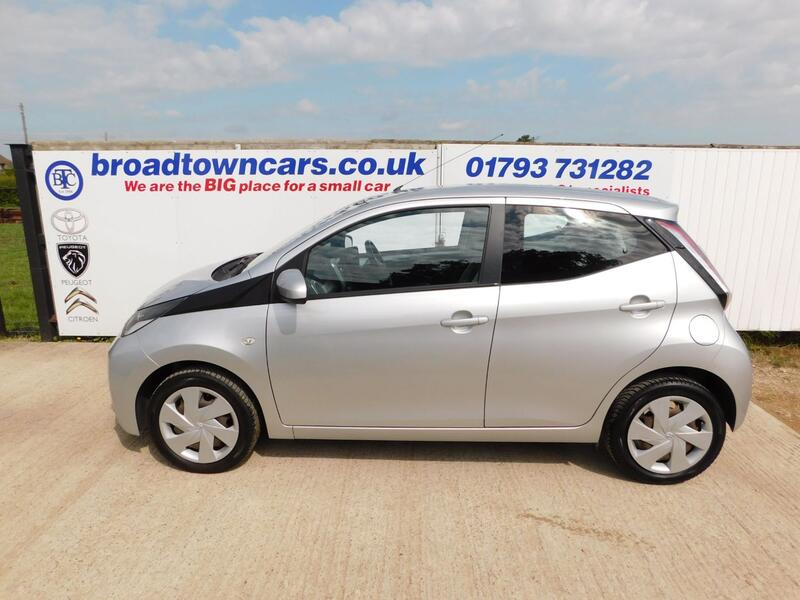 View TOYOTA AYGO 1.0 VVT-i x-play