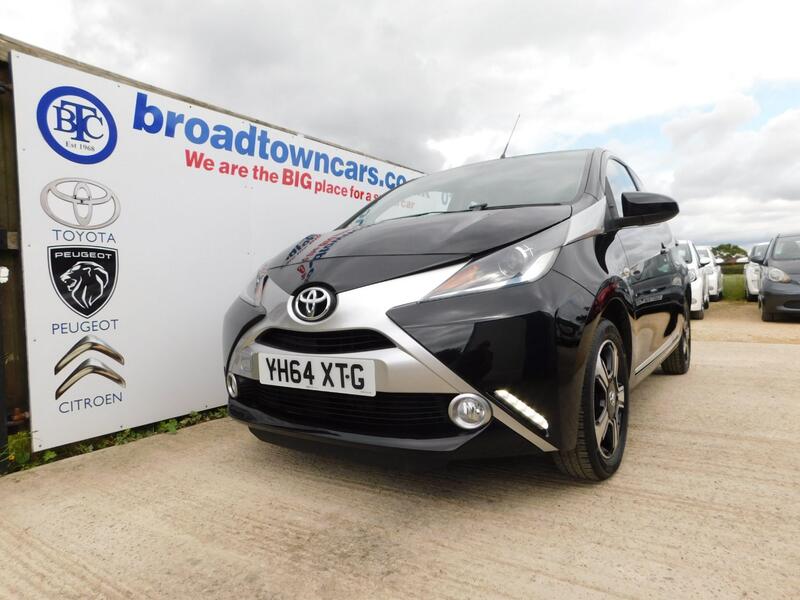 View TOYOTA AYGO 1.0 VVT-i x-clusiv