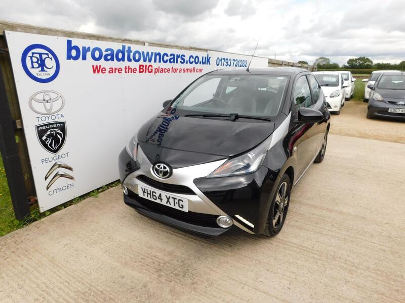 View TOYOTA AYGO 1.0 VVT-i x-clusiv