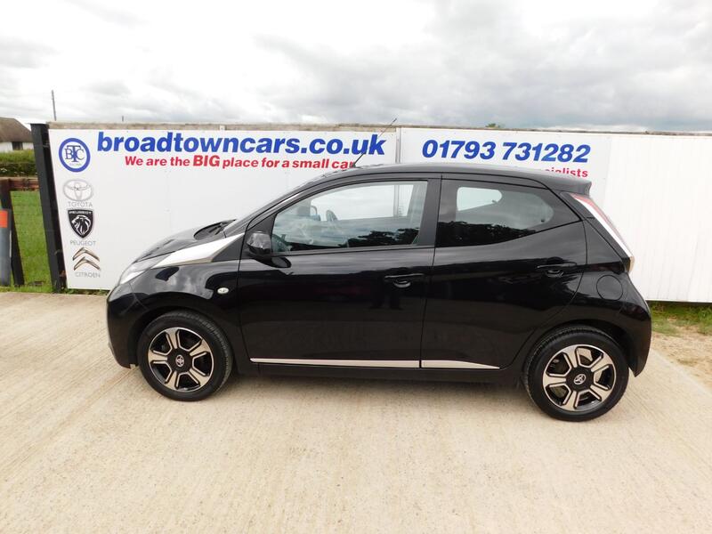 View TOYOTA AYGO 1.0 VVT-i x-clusiv