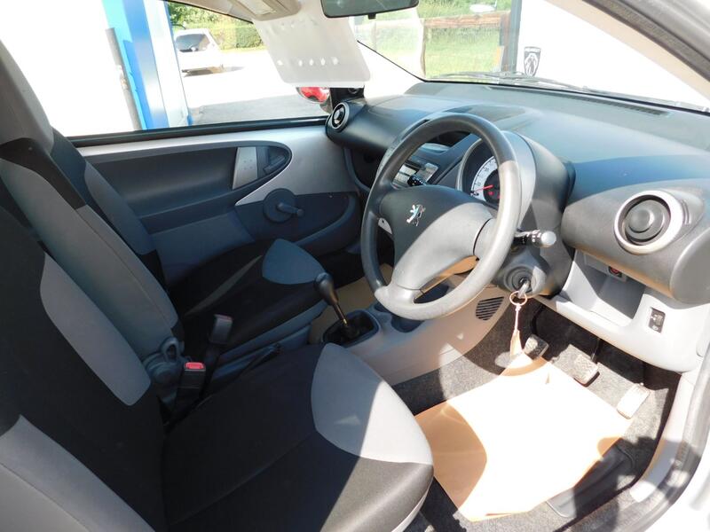 PEUGEOT 107