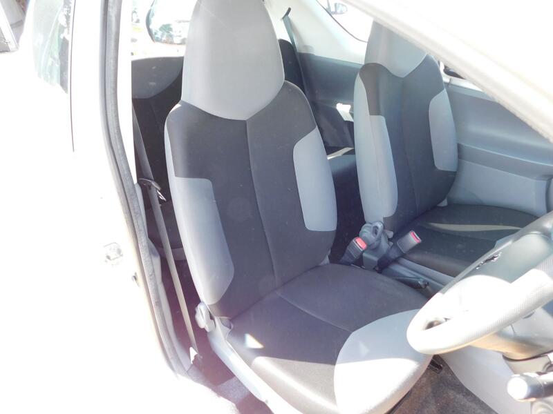 PEUGEOT 107