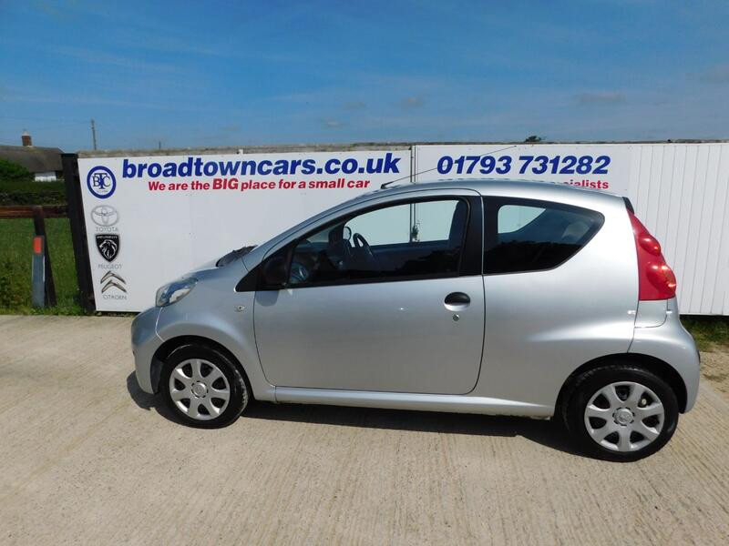 View PEUGEOT 107 1.0 12V Urban Lite
