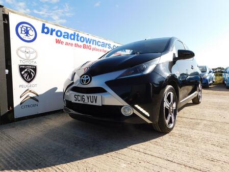TOYOTA AYGO 1.0 VVT-i x-clusiv