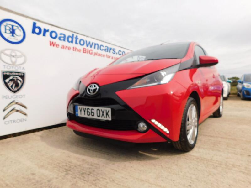 View TOYOTA AYGO 1.0 VVT-i x-pression