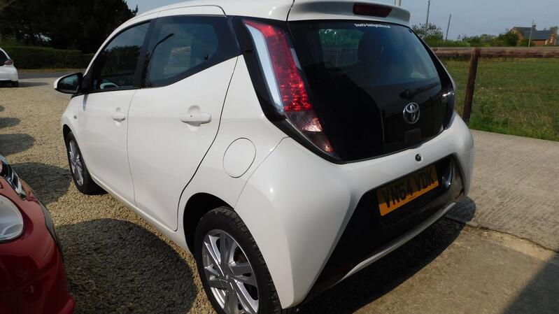 View TOYOTA AYGO 1.0 VVT-i x-pression