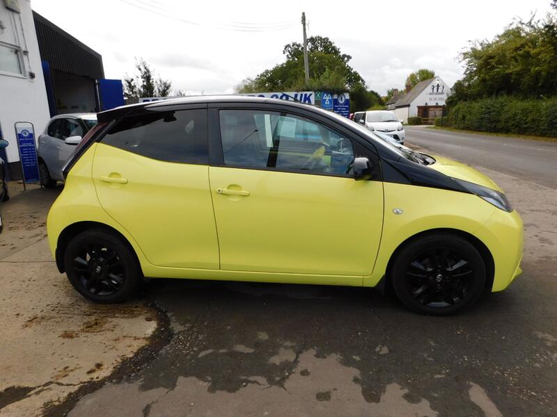 View TOYOTA AYGO 1.0 VVT-i x-cite 3 Yellow Bi-Tone