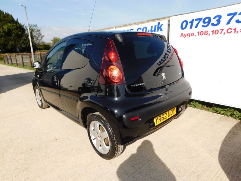 View PEUGEOT 107 1.0 12V Allure