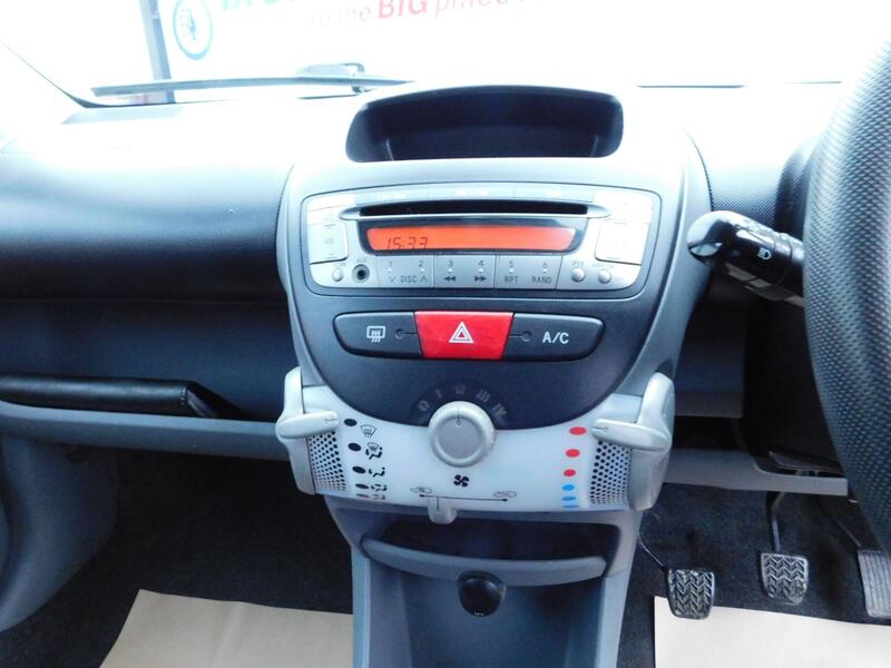 PEUGEOT 107