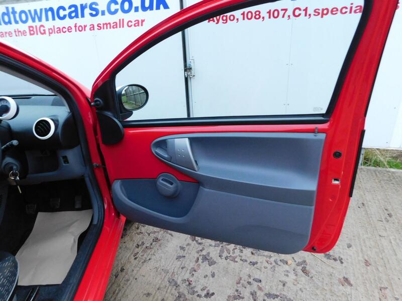 PEUGEOT 107