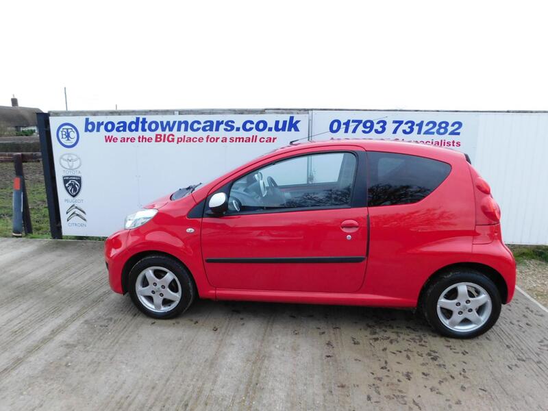 View PEUGEOT 107 1.0 12V Sportium
