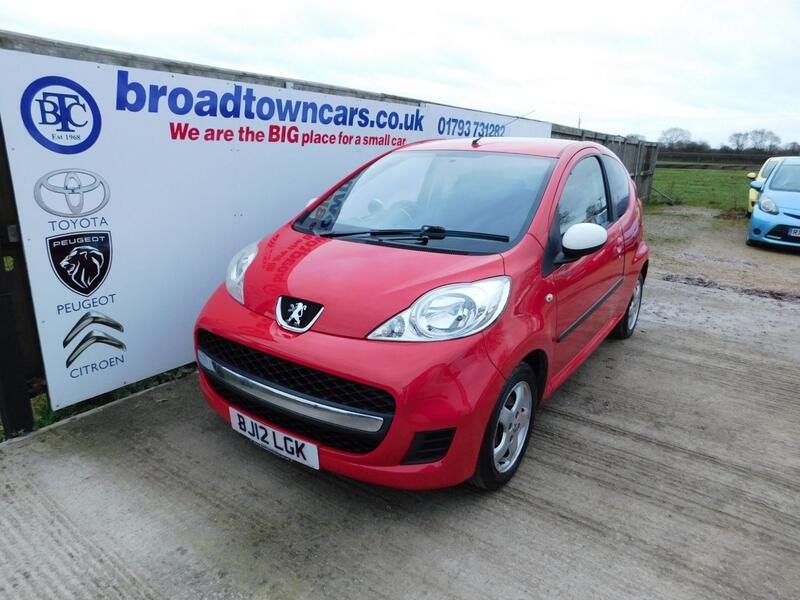 View PEUGEOT 107 1.0 12V Sportium