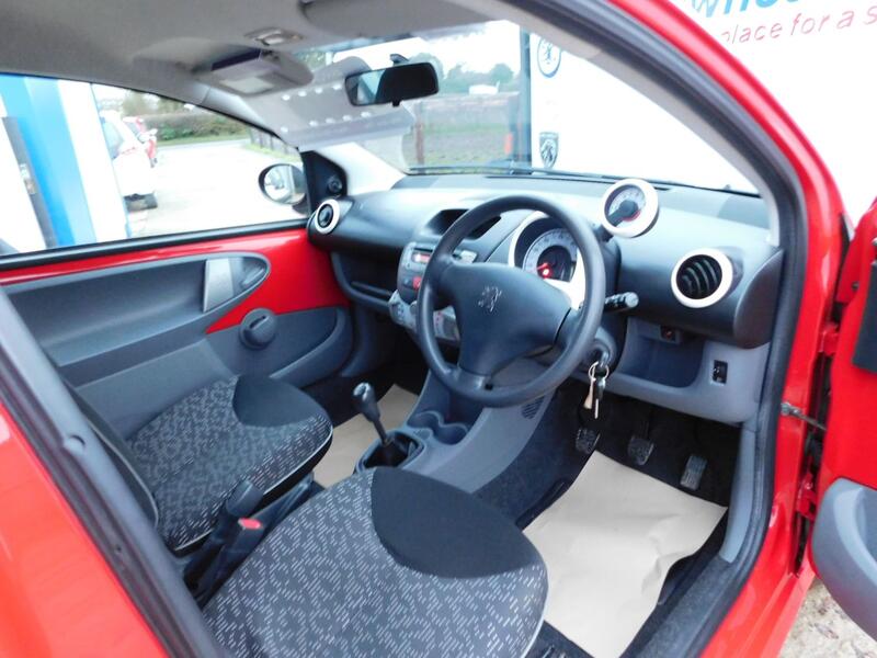 PEUGEOT 107