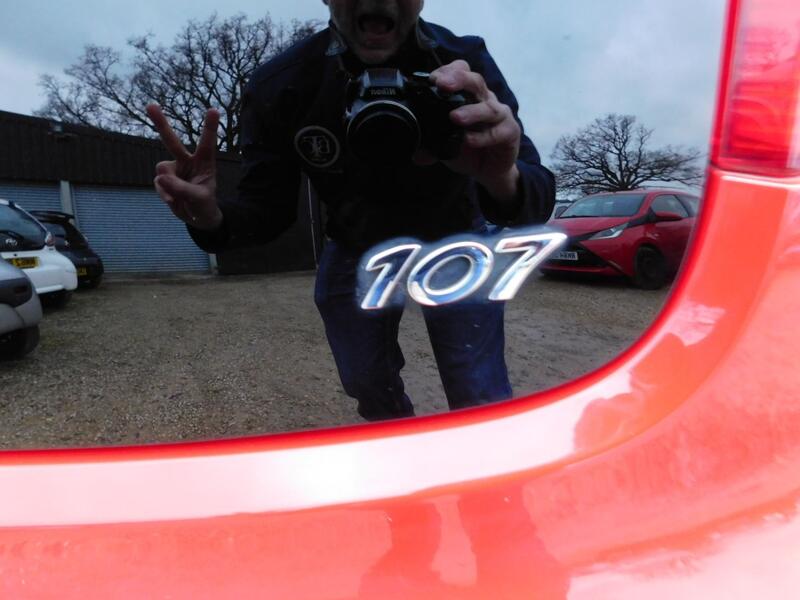 PEUGEOT 107